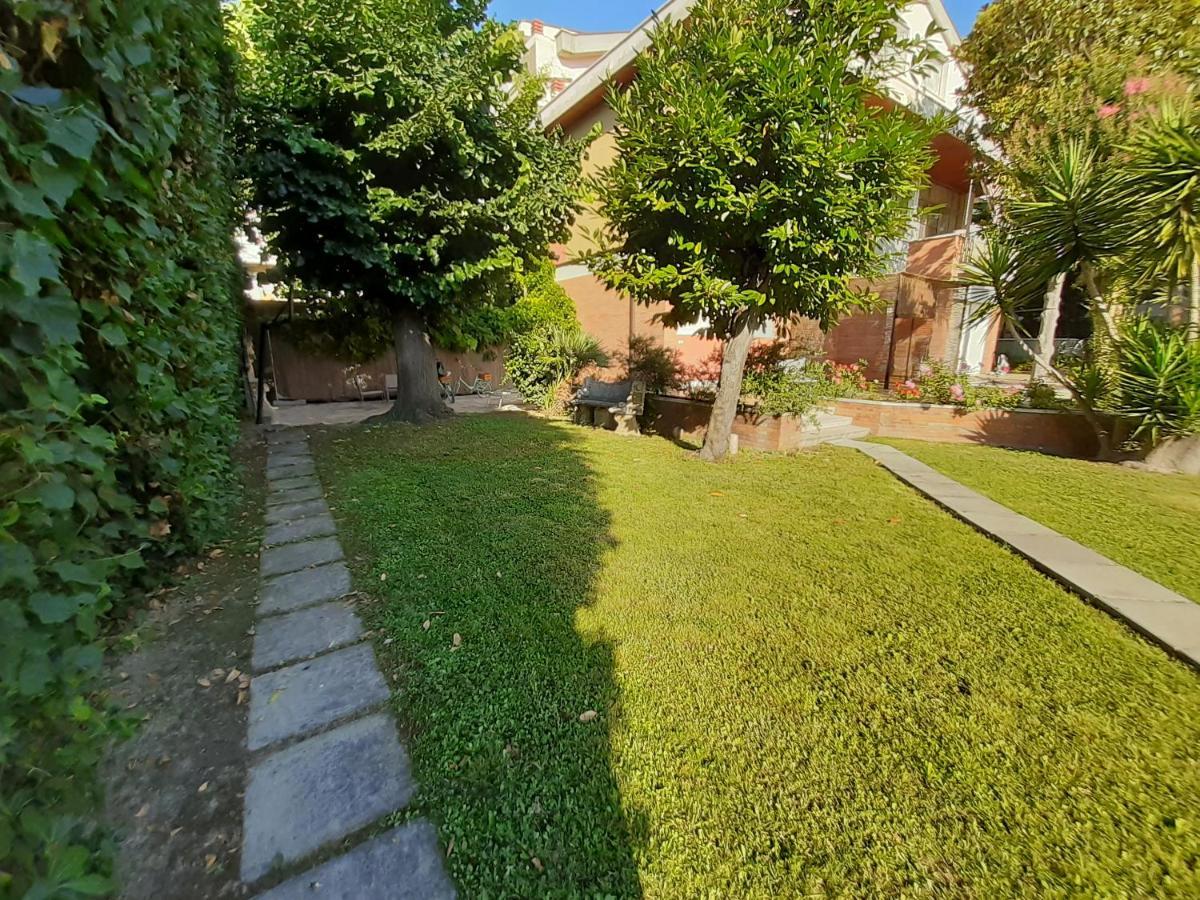 Bed and Breakfast La Gran Dama Roseto Degli Abruzzi Exterior foto